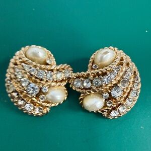 Vintage Gold-Tone Pearl & Crystal Clip-On Earrings - Elegant Women Jewelry